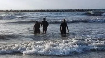 البحث عن جثمان طفل غرق في شاطئ شهر العسل بالإسكندرية
