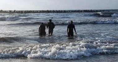 البحث عن جثمان طفل غرق في شاطئ شهر العسل بالإسكندرية البحث عن جثمان طفل غرق في شاطئ شهر العسل بالإسكندرية