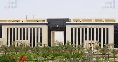 وزارة العمل تعلن فرص عمل جديدة فى الصيدليات برواتب تصل لـ9400 جنيه