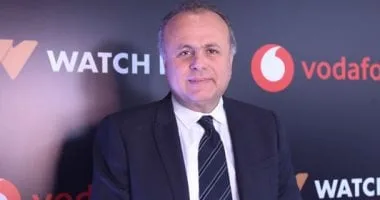 عمرو الفقي يتلقي عزاء وليد مصطفي بمسجد الشرطة بالشيخ زايد