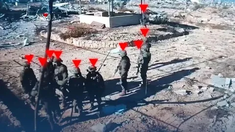 غزة: القسام تعلن عن مقتل وإصابة 10 جنود إسرائيليين في بيت لاهيا غزة: القسام تعلن عن مقتل وإصابة 10 جنود إسرائيليين في بيت لاهيا