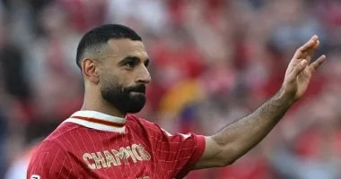 محمد صلاح يودع أرنولد بعد انتقاله إلى ريال مدريد