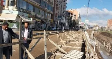 استمرار العمل بالمرحلة الثانية من الممشي السياحي وكورنيش دكرنس الجديد.. صور