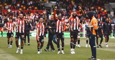 مان يونايتد يسقط أمام برينتفورد 3-4.. وتعادل وست هام ضد توتنهام