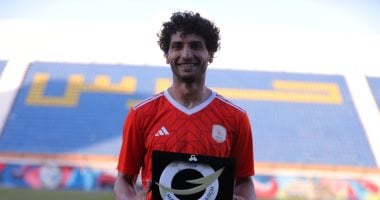 عمرو ناصر يحصل على جائزة أفضل لاعب فى مباراة فاركو وبيراميدز