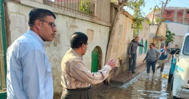 رئيس مياه المنوفية يتابع شفط تجمعات الأمطار بمدينة سرس الليان