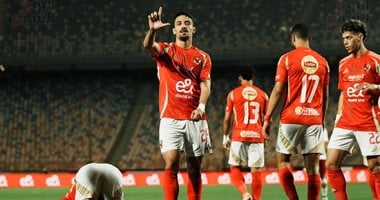 15 دقيقة.. الأهلى يتقدم على حرس الحدود بهدف طاهر.. صور