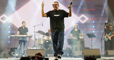 عمرو دياب يحيى حفلا ضخما فى دبى وسط الآلاف من الجمهور