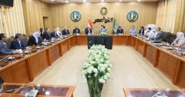 محافظ المنوفية يلتقى وفد الهيئة العامة للاستثمار لبحث الفرص الاستثمارية بالمحافظة