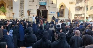 وصول جثمان طالبة كلية علوم الزقازيق إلى المسجد استعدادا لتشييع جنازتها