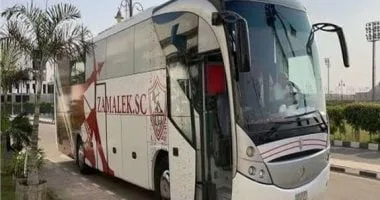 حافلة الزمالك تصل إلى استاد القاهرة لمواجهة البنك الأهلى