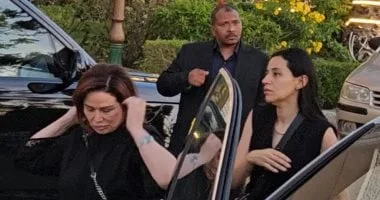 إلهام شاهين ودينا فؤاد وهالة سرحان أول حضور عزاء وليد مصطفى