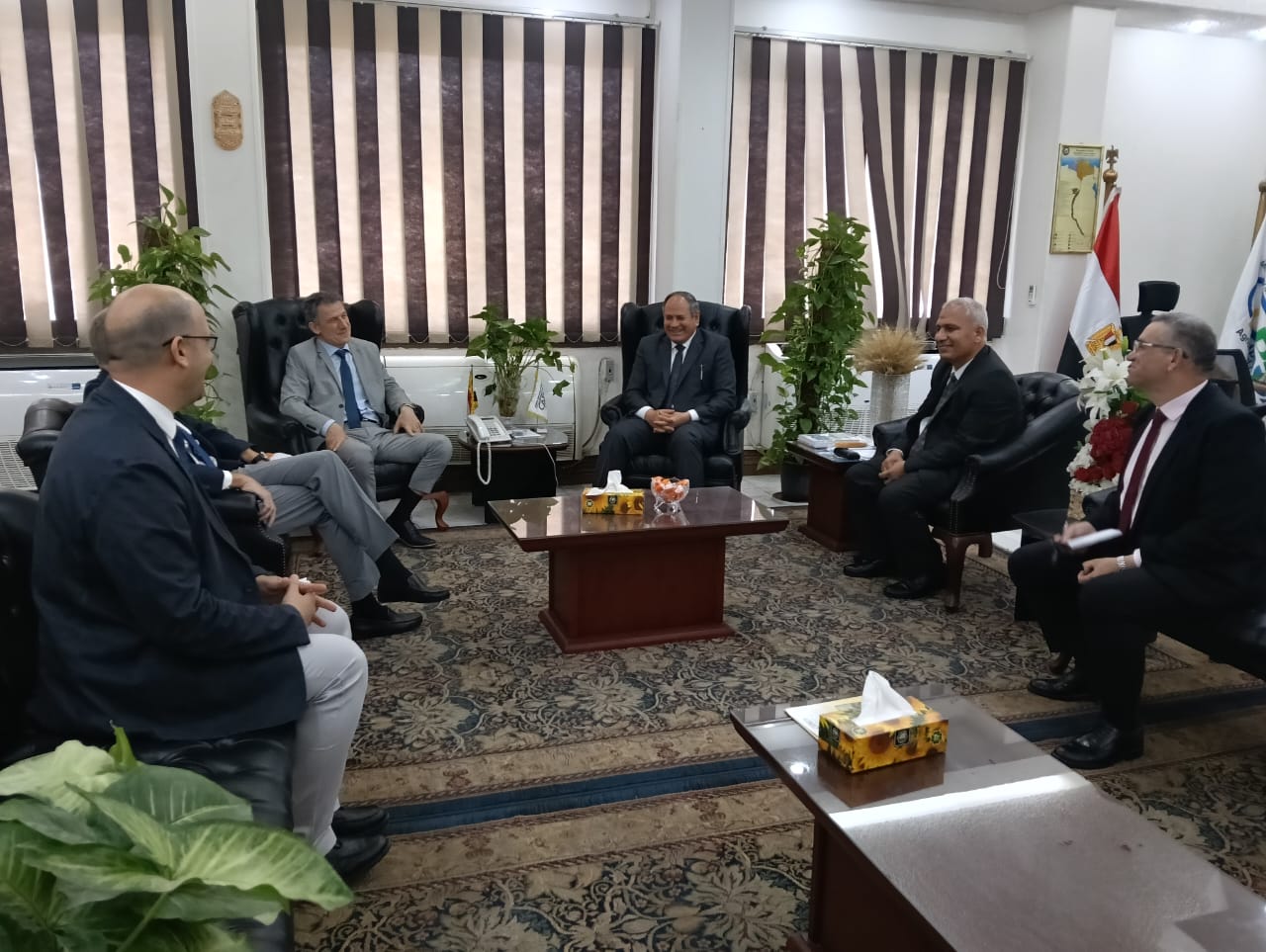 مدير الوكالة الإيطالية للتعاون يزور مركز البحوث الزراعية لتعزيز الشراكة في برنامج "كافي" الأوروبي