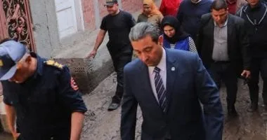محافظ دمياط يتابع أعمال رفع مياه الأمطار في قرية "الوسطاني"
