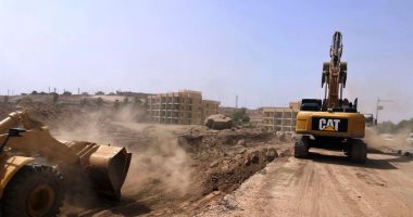محافظ أسوان يتفقد مشروع تطوير وتوسعة طريق السادات