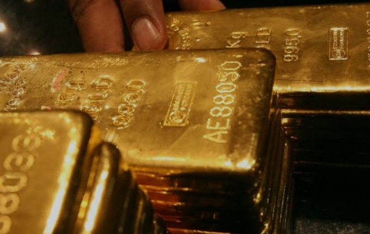 الذهب يرتفع مستفيدًا من جمود المحادثات التجارية والأسواق تترقب قرار الاحتياطي الفيدرالي