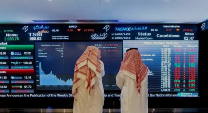 أداء متباين في أسواق الخليج وسط ضغوط النفط ونتائج الشركات