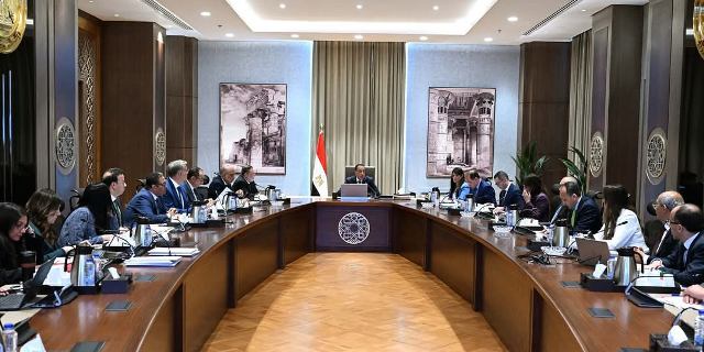 رئيس الوزراء يتابع مستجدات برنامج الطروحات الحكومية