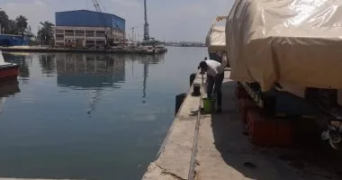 محافظ الإسماعيلية يتابع جهود إدارة البيئة على بحيرة التمساح لتقليل مصادر التلوث
