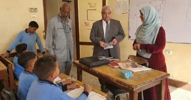 وكيل تعليم الأقصر يتفقد مدارس الزمامى بإدارة القرنة.. صور