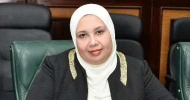 رئيس جامعة دمنهور يهنئ الدكتورة جيهان الخضري بعد تعيينها عميدا لكلية العلوم
