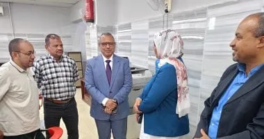 السكرتير المساعد بسوهاج يتفقد المركز التكنولوجي بحى الكوثر.. صور