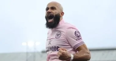 ليفربول يتخلى عن فكرة ضم الكاميروني مبيومو عقب تجديد عقد محمد صلاح