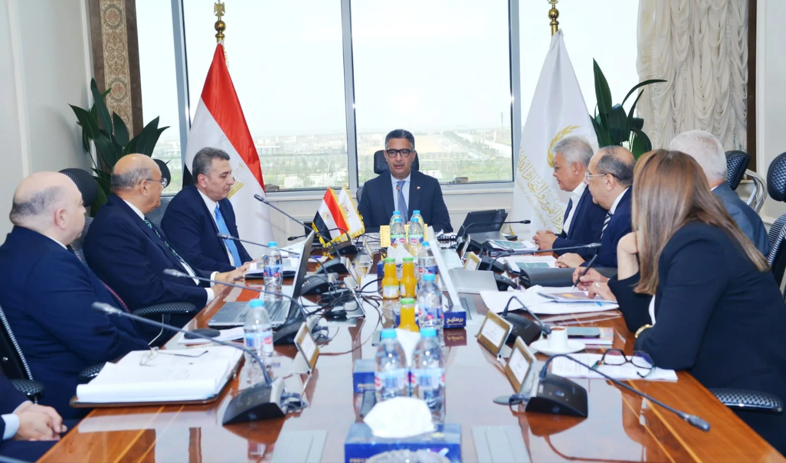 وزير التموين يبحث مع رئيس "الزيوت المستخلصة" تعزيز الإنتاج وتحقيق الاستقرار في السوق المحلية