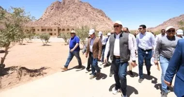 وزير الإسكان يتفقد سير العمل بمنطقة الزيتونة ضمن تطوير موقع "التجلى الأعظم"