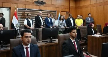 رئيس الوزراء يتفقد مركز سيطرة الشبكة الوطنية للطوارئ والسلامة العامة بالغربية