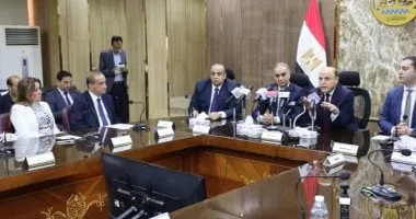 محافظ كفر الشيخ ورئيس حماية المستهلك يعقدان لقاء مع الغرفة التجارية.. فيديو
