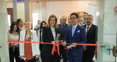 رئيس جامعة بنها يفتتح معرض للمشروعات الطلابية فى مجال العلوم التطبيقية