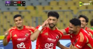 وسام أبو على يسجل الهدف الثالث للأهلى فى شباك المصرى