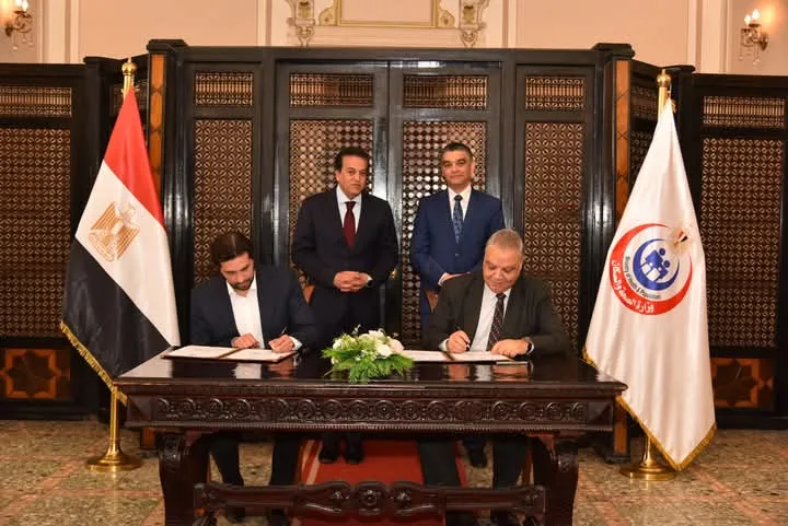 وزير الصحة يشهد توقيع بروتوكول لتطوير مستشفى "هرمل" بالتعاون مع "جوستاف روسي" الفرنسي