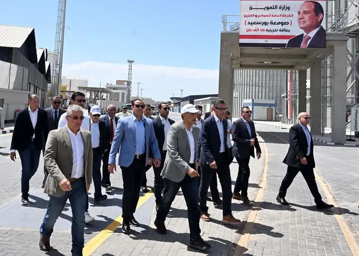 "مدبولي" يفتتح محطة صب جاف لتخزين الأقماح بسعة 100 ألف طن بميناء غرب بورسعيد