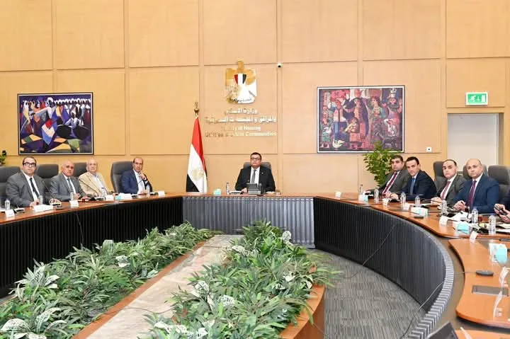 وزير الإسكان يجتمع لملاحظة تقدم مشروع تطوير موقع التجلي الأعظم في سانت كاترين وزير الإسكان يجتمع لملاحظة تقدم مشروع تطوير موقع التجلي الأعظم في سانت كاترين