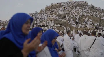 السعودية تفرض غرامة قدرها 20,000 ريال على من يقوم بأداء الحج أو يحاول ذلك دون الحصول على تصريح.
