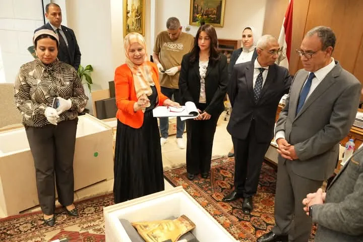 وزير الخارجية يساهم في فعاليات لجنة استلام الآثار التي تضم وزارتي الخارجية والسياحة والآثار. وزير الخارجية يساهم في فعاليات لجنة استلام الآثار التي تضم وزارتي الخارجية والسياحة والآثار.