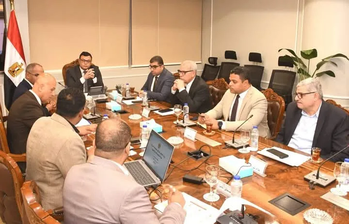 “الشربيني” يراقب نظام مياه الشرب في مدن شرق وغرب القاهرة تحضيرًا لموسم الصيف “الشربيني” يراقب نظام مياه الشرب في مدن شرق وغرب القاهرة تحضيرًا لموسم الصيف