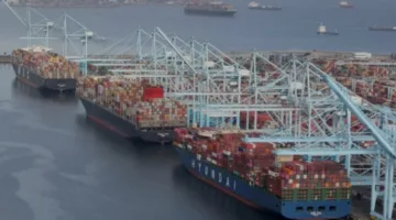 ارتفاع تكلفة الشحن عبر المحيط الهادئ في ظل اتفاق وقف إطلاق النار التجاري
