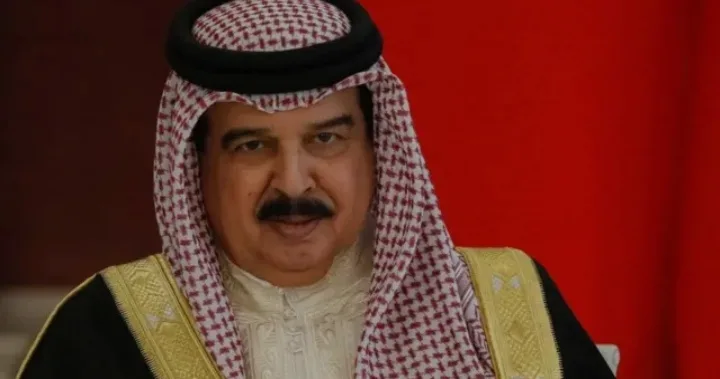 ملك البحرين يبارك للشرع قرار رفع العقوبات الأمريكية على سوريا