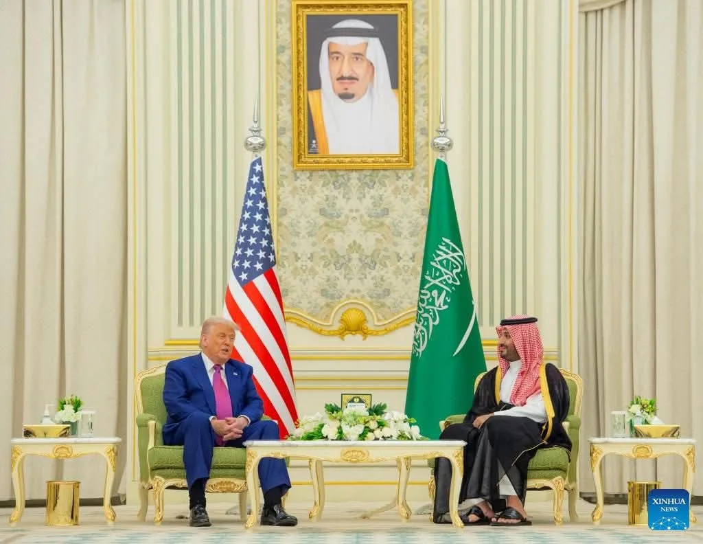 ترامب وولي العهد السعودي يبرمان صفقات في الرياض ترامب وولي العهد السعودي يبرمان صفقات في الرياض