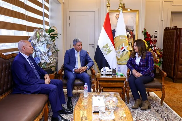 وزيرا التنمية المحلية والسياحة يناقشان كيفية وضع آلية لجمع الرسوم من المنشآت الفندقية والسياحية في المحافظات
