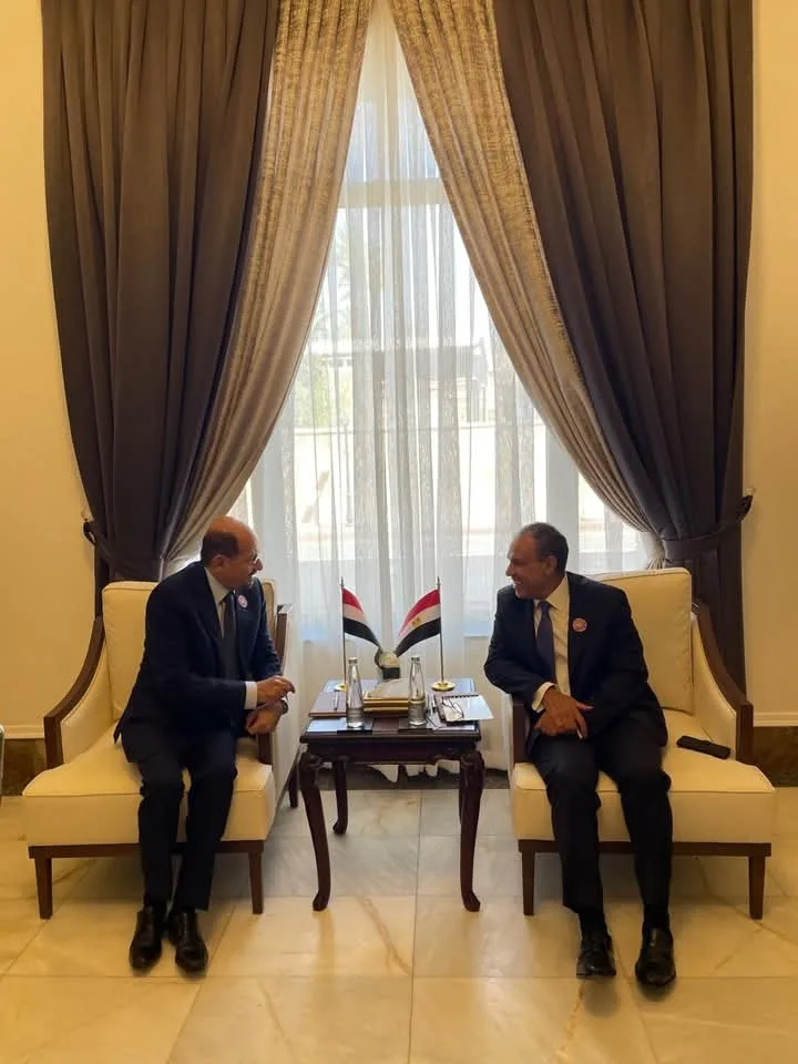 وزير الخارجية يجتمع بنظيره اليمني في بغداد ويبرز تأييد مصر لوحدة اليمن وحل الأزمة من خلال السياسة. وزير الخارجية يجتمع بنظيره اليمني في بغداد ويبرز تأييد مصر لوحدة اليمن وحل الأزمة من خلال السياسة.