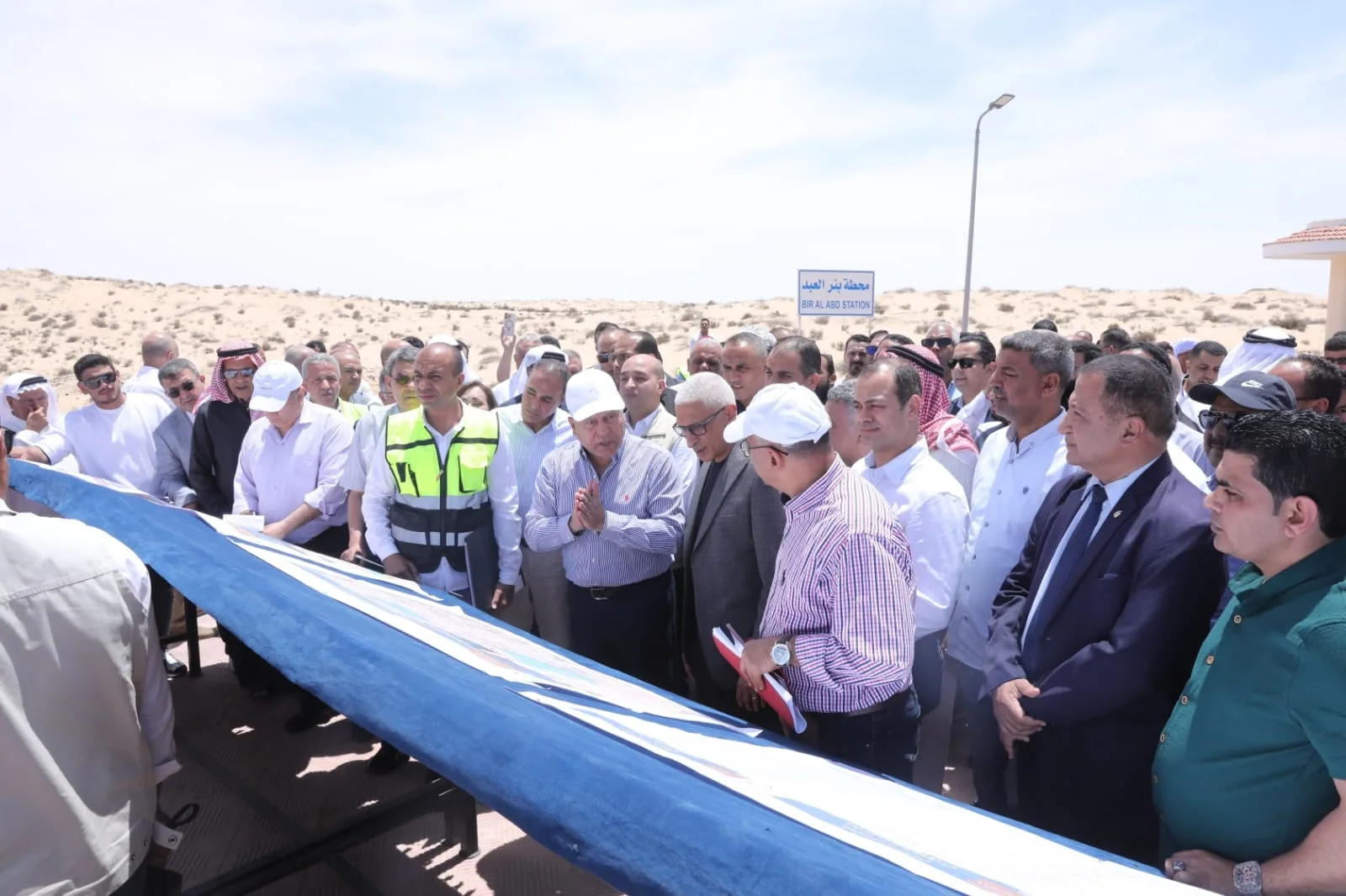 وزير النقل يشرف على مشروع تطوير خط سكك حديد بئر العبد – العريش – باتجاه رأس النقب. وزير النقل يشرف على مشروع تطوير خط سكك حديد بئر العبد – العريش – باتجاه رأس النقب.