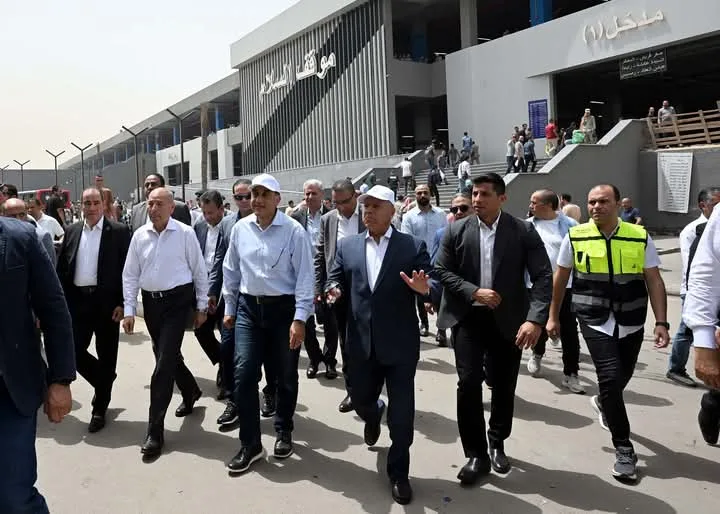 رئيس الوزراء يزور موقع السلام النموذجي ويشدد على أهمية الحفاظ عليه للحفاظ على جاذبيته العمرانية. رئيس الوزراء يزور موقع السلام النموذجي ويشدد على أهمية الحفاظ عليه للحفاظ على جاذبيته العمرانية.