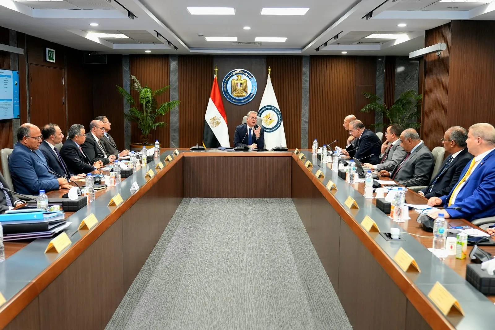 وزير البترول: استراتيجية شاملة للتكنولوجيا الرقمية وتحسين كفاءة الطاقة في مواقع العمل النفطية وزير البترول: استراتيجية شاملة للتكنولوجيا الرقمية وتحسين كفاءة الطاقة في مواقع العمل النفطية