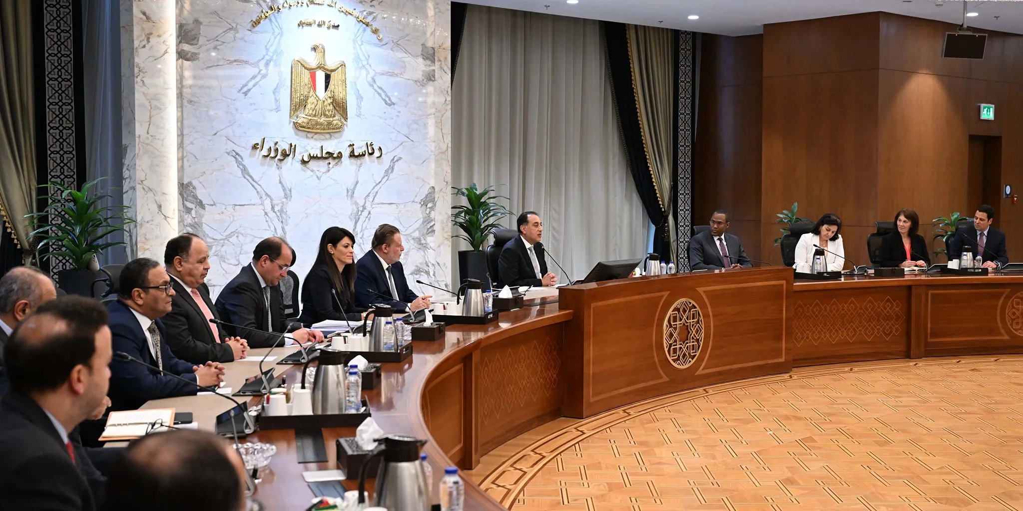 رئيس الوزراء: نأمل في إنجاز المراجعة الخامسة مع صندوق النقد الدولي بنجاح. رئيس الوزراء: نأمل في إنجاز المراجعة الخامسة مع صندوق النقد الدولي بنجاح.