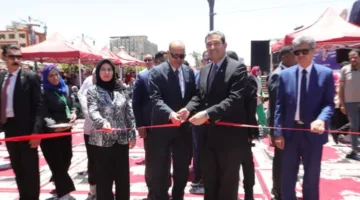 وزير العمل ومحافظ دمياط يطلقان معرض التوظيف الذي يقدم 1100 فرصة عمل و25 عقدًا لذوي الاحتياجات الخاصة.