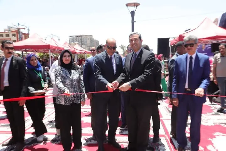 وزير العمل ومحافظ دمياط يطلقان معرض التوظيف الذي يقدم 1100 فرصة عمل و25 عقدًا لذوي الاحتياجات الخاصة. وزير العمل ومحافظ دمياط يطلقان معرض التوظيف الذي يقدم 1100 فرصة عمل و25 عقدًا لذوي الاحتياجات الخاصة.